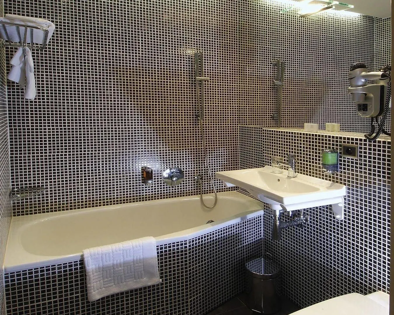 Ea Hotel Crystal Palace Prague 4*,
