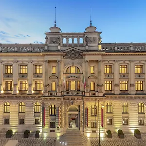 Отель Nh Collection Carlo Iv