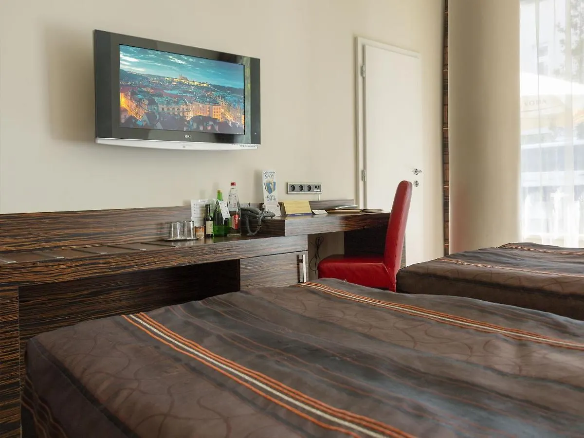 Ea Hotel Crystal Palace Praga 4*,